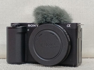 Sony ZV-E10 Mirrorless Camera APS-C 24.2MP E-mount SDXC Ready