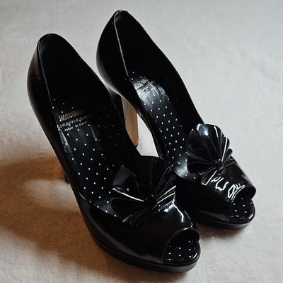 Moschino Cheap and Chic Black Patent Leather Peep Toe Bow Platform Heels 8.5