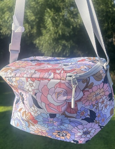 Vera Bradley Stay Cooler Aloha Blooms 39304-18095 Cross Body Lunch Bag - Picture 4 of 12
