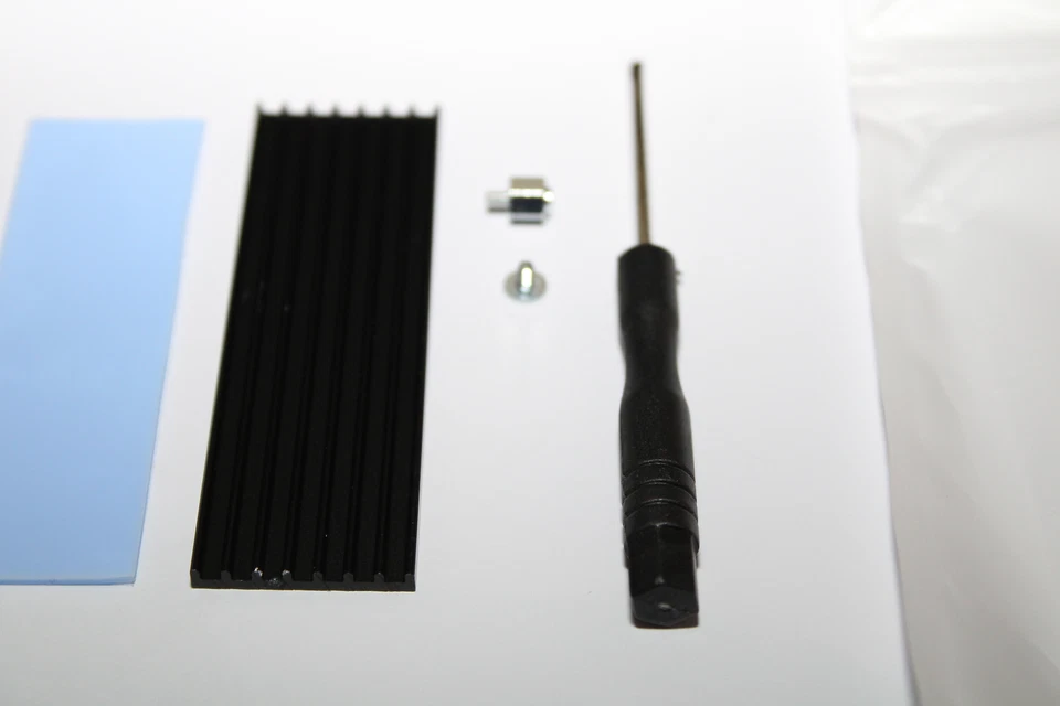 M.2 SSD NVMe Kühlkörper mit Wärmeleitpad 70x22x3 Schwarz - Bild 3 von 4