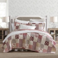 Reversible Full/Queen Quilt Set in Patchwork Design with Matching Shams