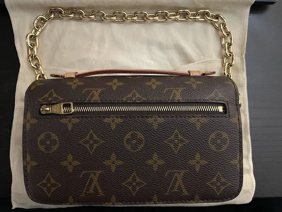 Bolso de mano Louis Vuitton Pochette Metis East West Foto 3 de 4