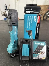 Makita multi-tool W/ 2x 5.0Ah Batteries & Charger - I'm switching to DeWalt now!