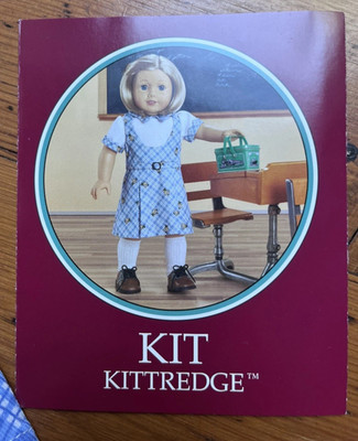 American Girl Set Kittredges Schule Outfit im Ruhestand neu im Karton komplett.