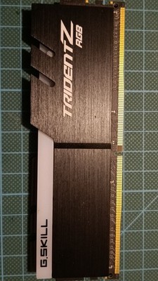 G-SKILL Trident Z RGB DDR4 RAMM 16GB 3200MHz  F4-3200C15S-16GTZR (1x16GB)