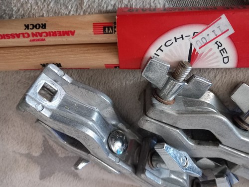 LOTTO 4 MORSETTI, SUPPORTI PER ASTA PIATTI BATTERIA + BACCHETTE NUOVE, TAMA UFIP - Foto 2 di 2