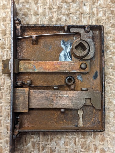 Antikes Innen Einsteckschloss, Stahltürknöpfe, Knaufplatten, Schließblech mit Schlüssel - Bild 10 von 11