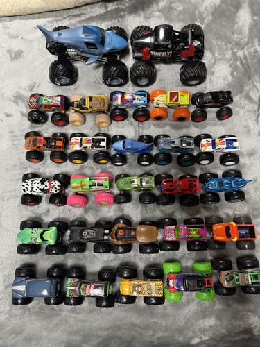 HOT WHEELS MONSTER JAM TRUCK LOT 25x 1:64 & 2x 1:24 SCALE 27 TOTAL TRUCKS