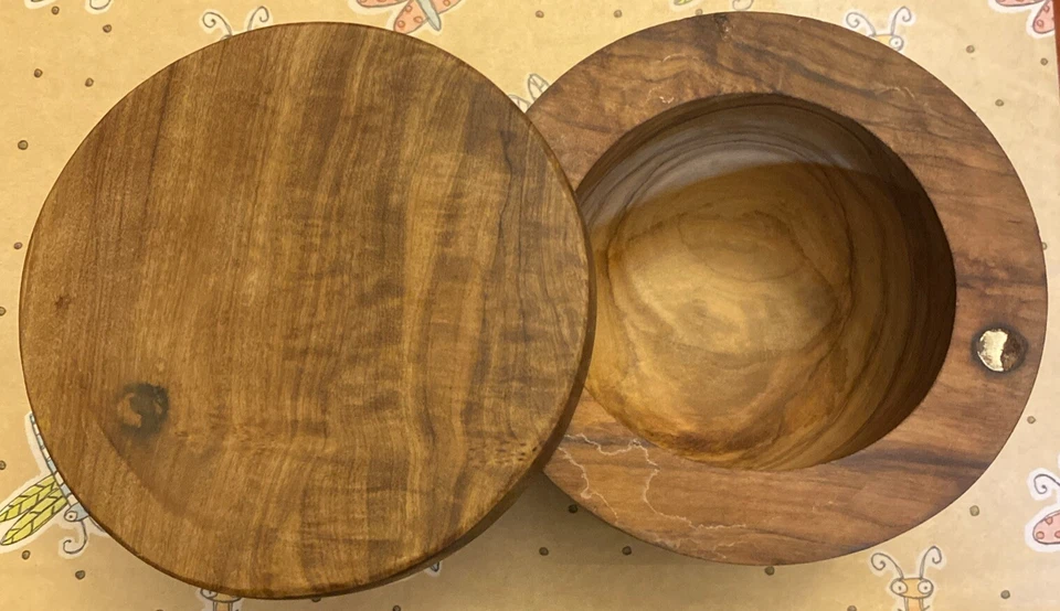 Caja de especias de madera de olivo “Berard” Francia 3” X 3 7/8” (2 5/8” apertura) Foto 4 de 4