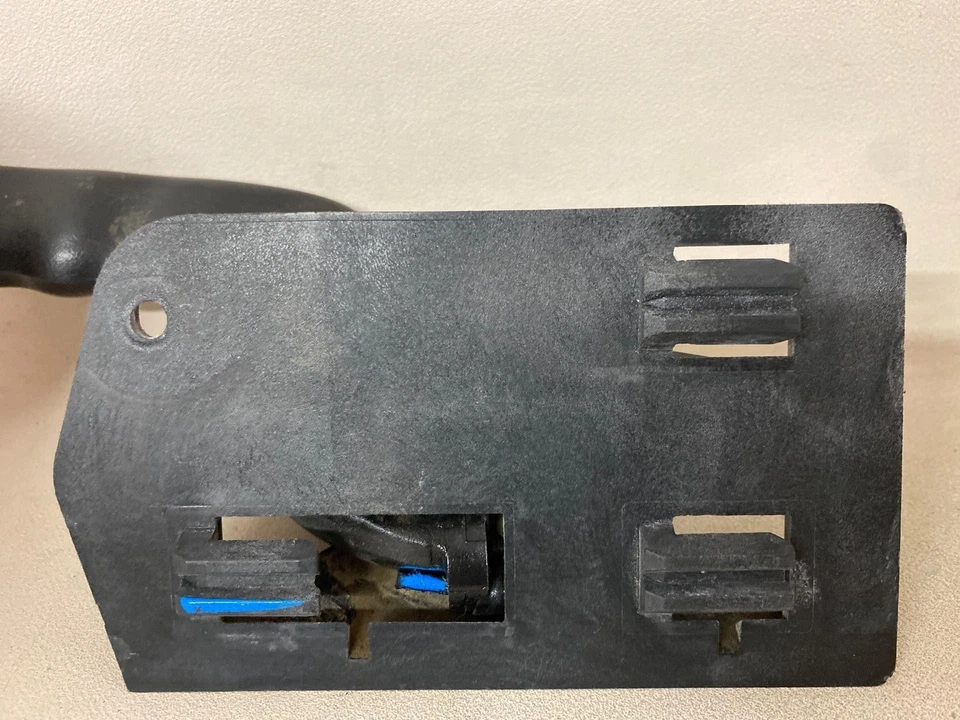 Chevrolet Silverado 2500 2003 manija de puerta interior conductor delantero negro OEM 15760297 Foto 2 de 4