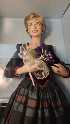 princess diana porcelain doll green dress Franklin Mint Princess Diana Elegance Porcelain 17