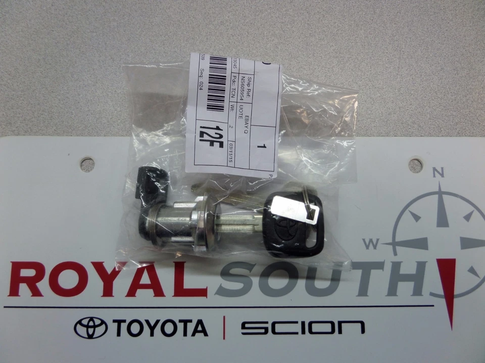 Juego de cilindros de bloqueo de puerta con tapa de combustible genuino OEM OE Toyota Tacoma 1995-2004 Foto 2 de 3
