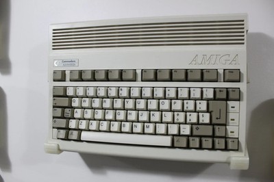 Amiga 600 Presentation Stand and Wall Mount