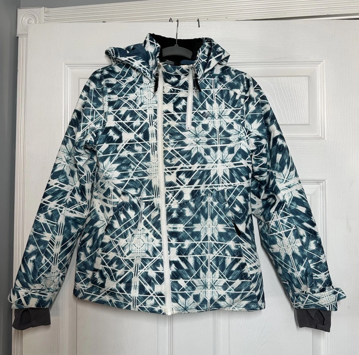 Obermeyer Taja Print Jacket (White and Teal) Insulated Waterproof Teen L 14-16