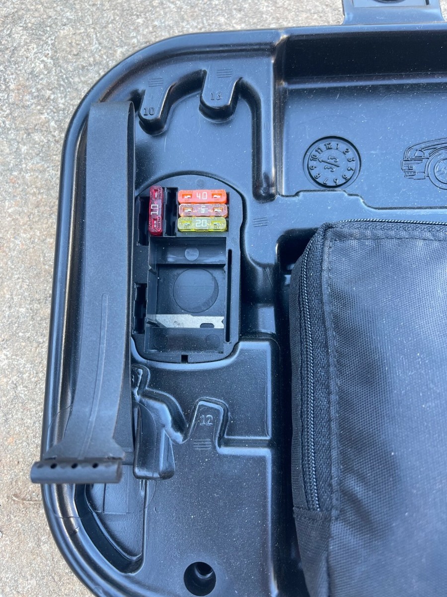 04-10 E65 E66 BMW 530 XI 5 Series First Aid Kit Emergency Trunk