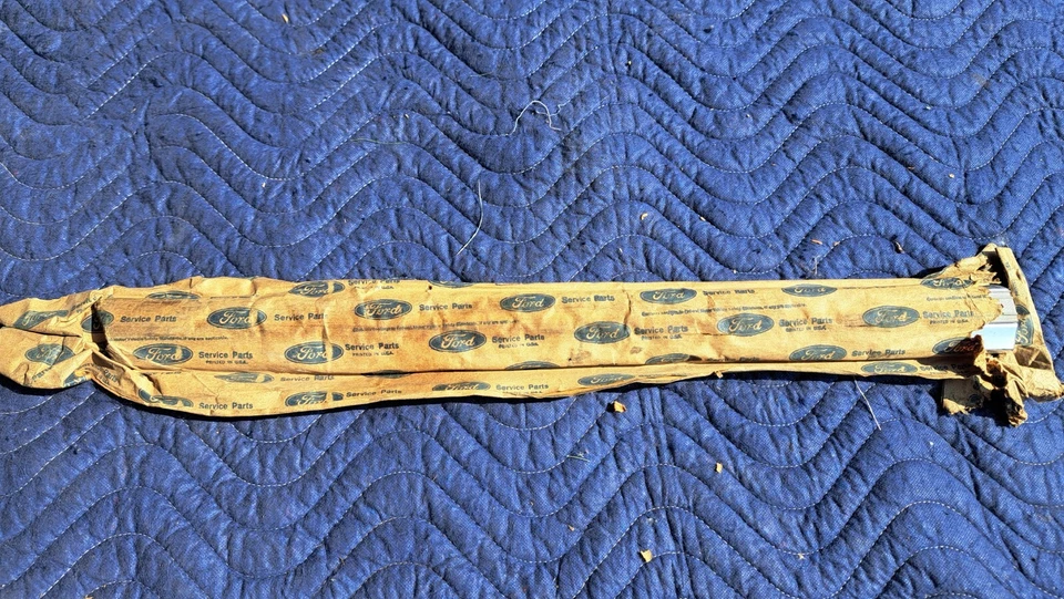 Nuevo de Lote Antiguo 1975-1979 Lincoln Town Car Ford LTD Puerta Trasera Cuarto Moldura 1976 1977 Foto 4 de 4