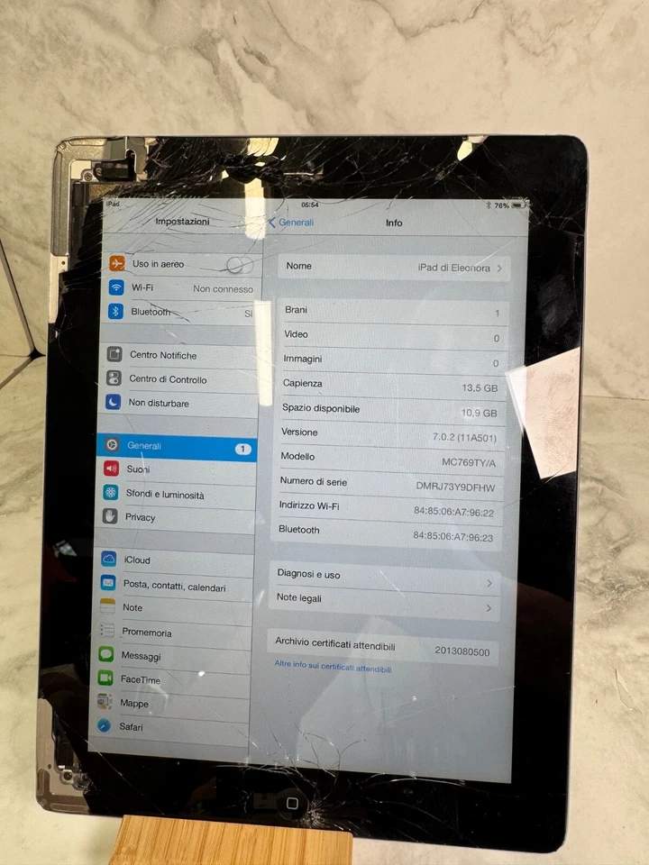 iPad 2 16GB Wi-Fi - Nero - Schermo Rotto - iOS 7.0.2 - Modello MC769TY/A - Immagine 3 di 3