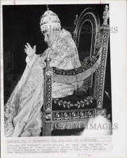 1959 Press Photo Pope John XXIII carried through St. Peter's Square at Vatican.