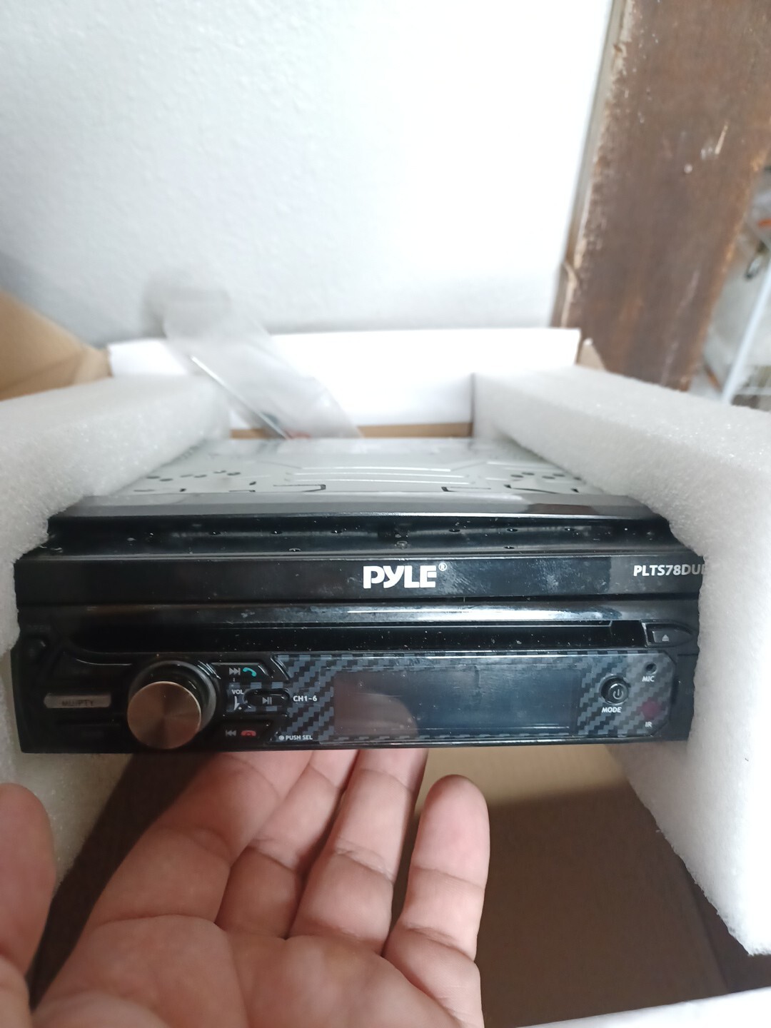 Pyle Car Stereo Video Receiver with Wireless BT Streaming PLT78DUB