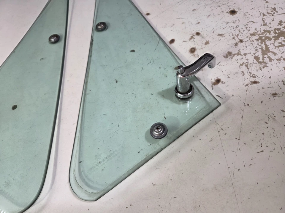 Dodge Ram D150 D250 D350 1990-1993 vidrio de ventilación con pestillos y tornillos ventanas inclinables Foto 2 de 4