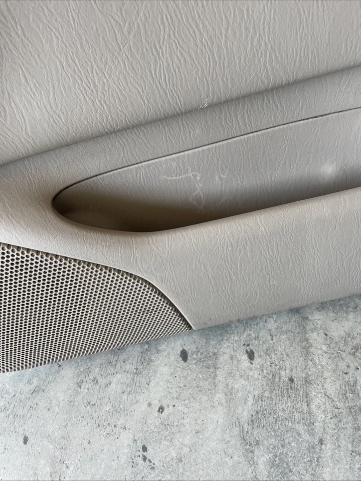 Panel de puerta de pasajero delantero derecho Toyota Corolla 2003-2008 bronceado Foto 4 de 4