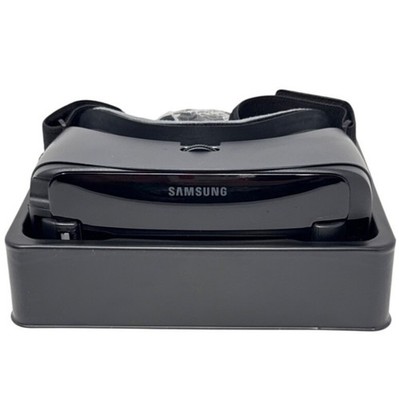 Samsung Gear VR with Controller Powered by Oculus Immersive 360