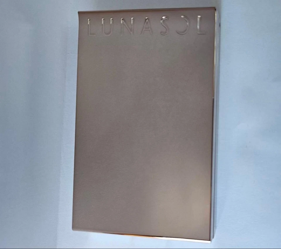 LUNASOL Eye Coloration N 09 Grape Meadow Assorted Quad Pressed Powder Shadow - Image 3 of 4