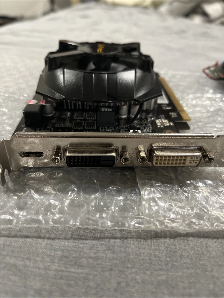 PNY GeForce GTX 650 2GB DVI Mini-HDMI VCGGTX650XPB + AMD 7121A00400G Video Cards - Image 3 of 4