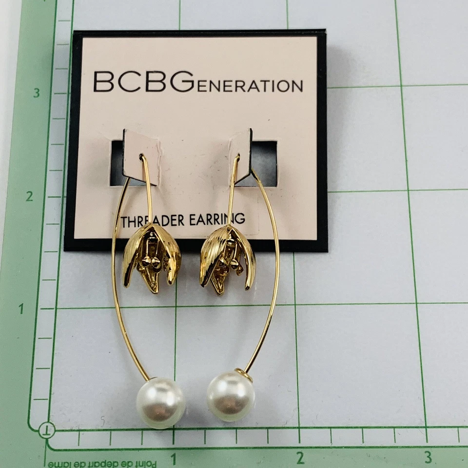 Nuevos Pendientes Roscados BCB GENERATION Floral Imitación Perla Tono Oro Foto 2 de 2