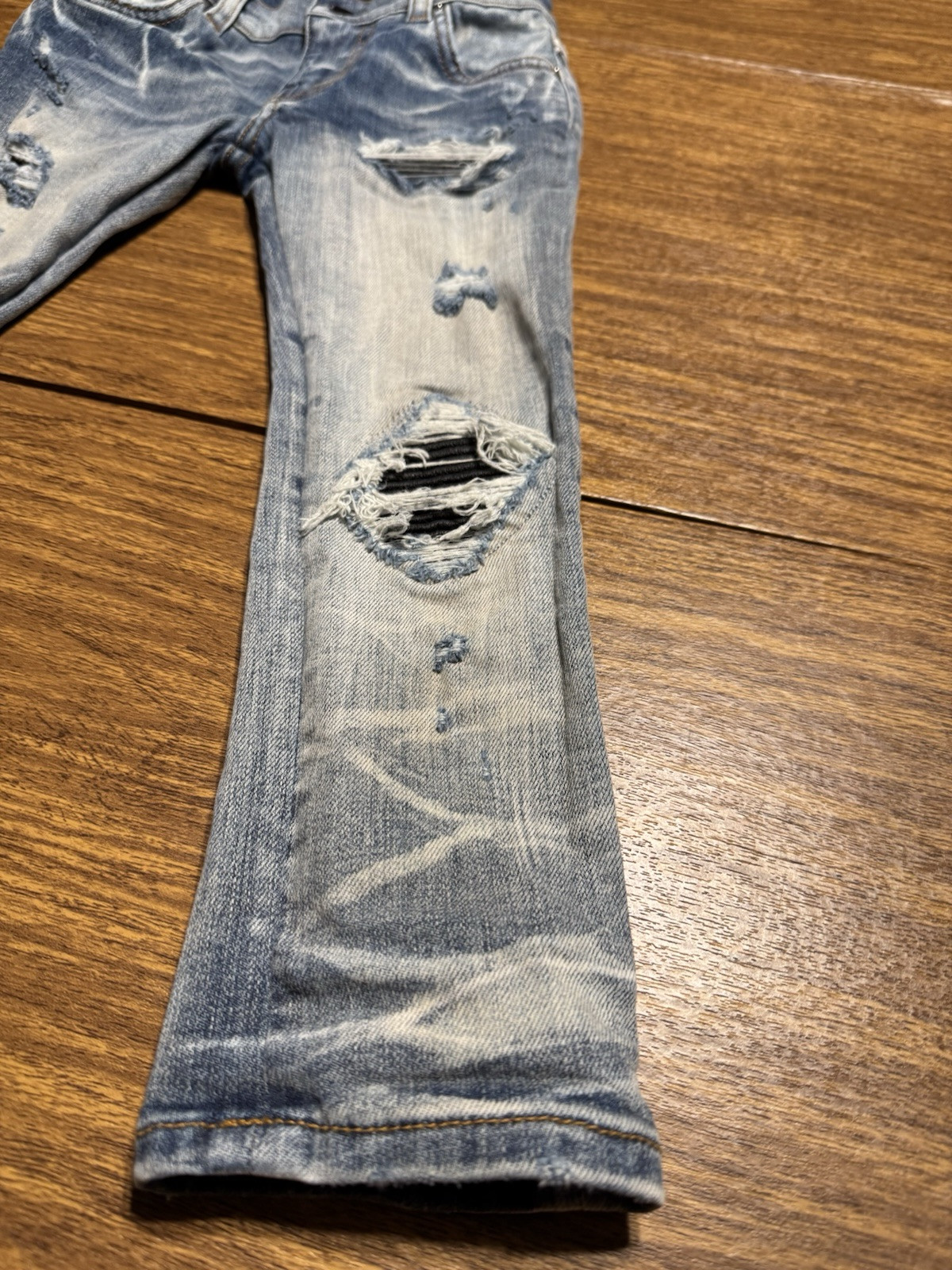 AMIRI DISTRESSED DESTROY BOYS DESIGNER JEANS 4Y HIGH END DENIM  JEANS  SIZE 4 image 5