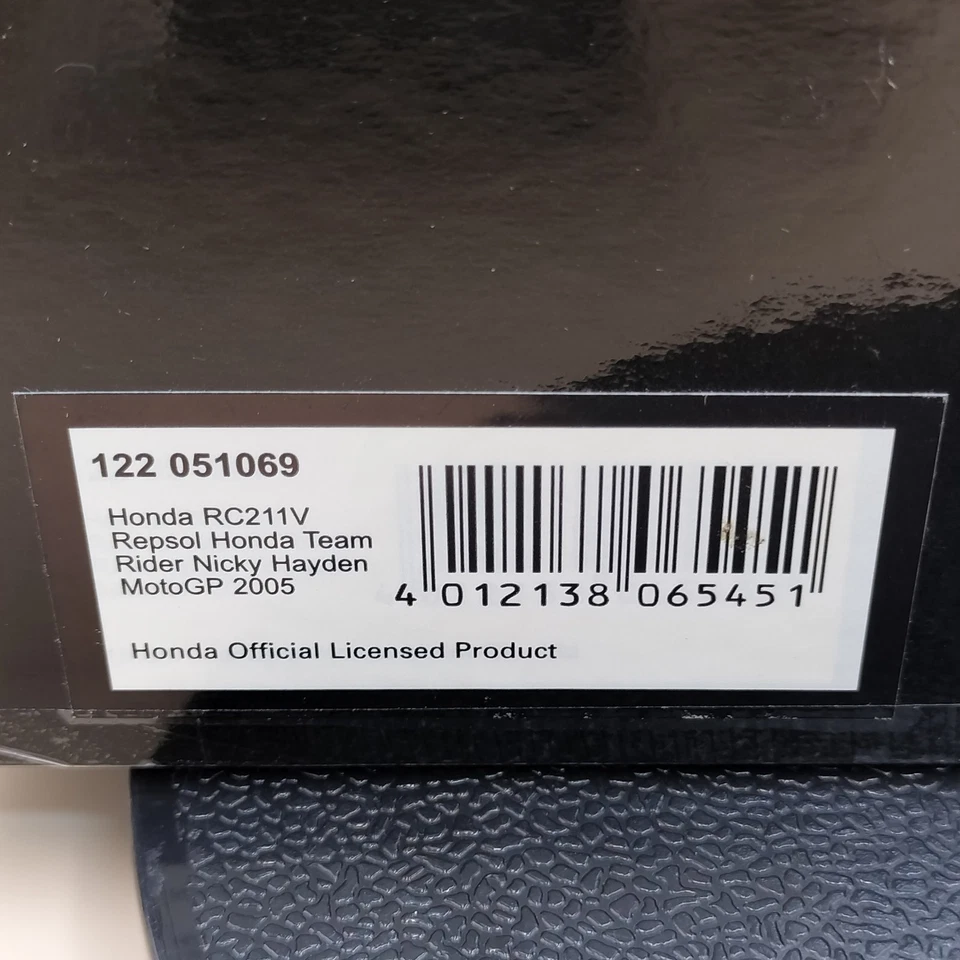 MINICHAMPS 1/12 Honda RC211V Repsol Nicky Hayden #69 MotoGP 2005 122051069 - Image 2 of 4