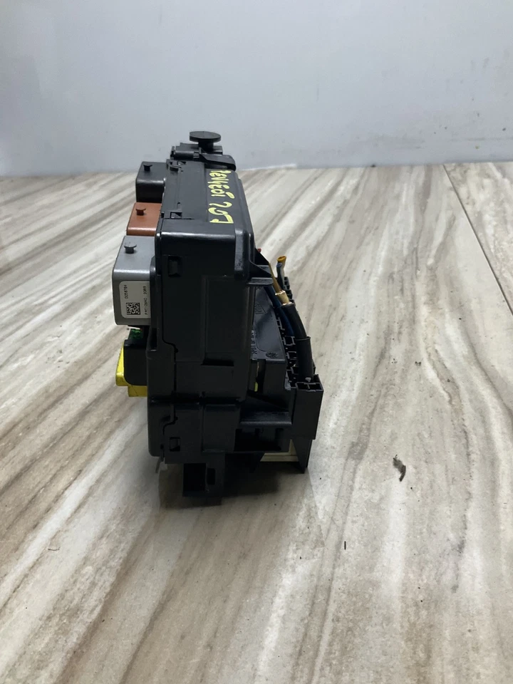 Centralina portafusibili fusibiliera per modello PEUGEOT 207 codice 9667199780 - Immagine 2 di 4