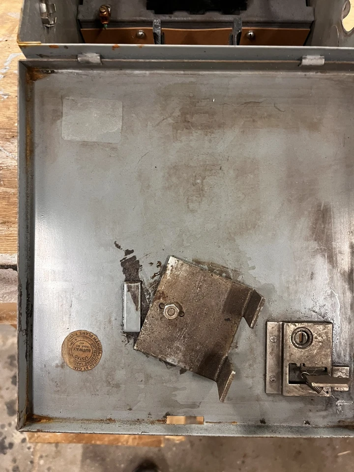 INTERRUPTOR BUSWAY USADO FVK361R GE FLEX-A-PLUG 30 AMPERIOS, 600V, ESTILO 4, 3P/3W Foto 3 de 4