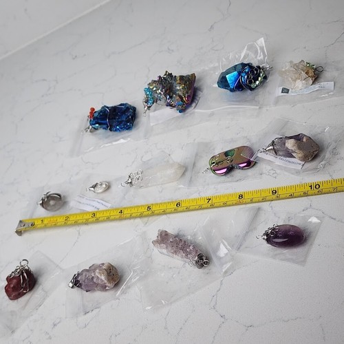 13pc Lot Stone Pendants with Twisted Wire Embellishments and Bail - Picture 15 of 16