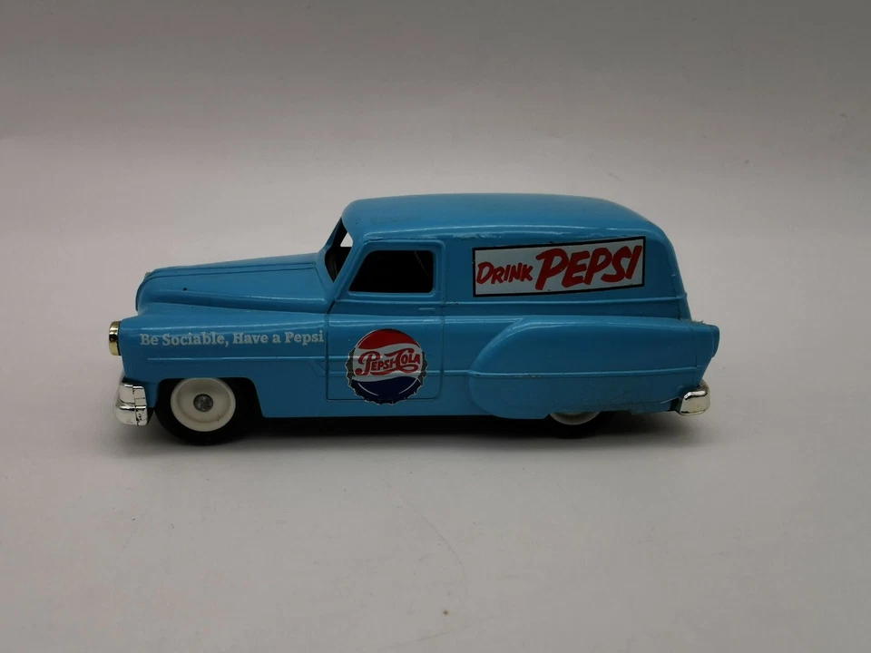 Lledo Days Gone 1/43 Pontiac Delivery van drink Pepsi - Photo 3/4