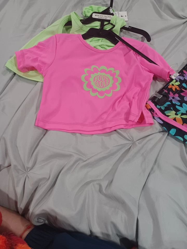 Боди перчатки 3 изделия комплект, розовая рубашка, зеленый майка, цветок шорты - Изображение 2 из 2