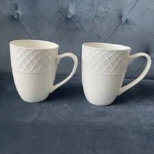 Mikasa TRELLIS White Mugs 2 pc SET 4.75" Bone China DW/Micro Safe EUC No chips