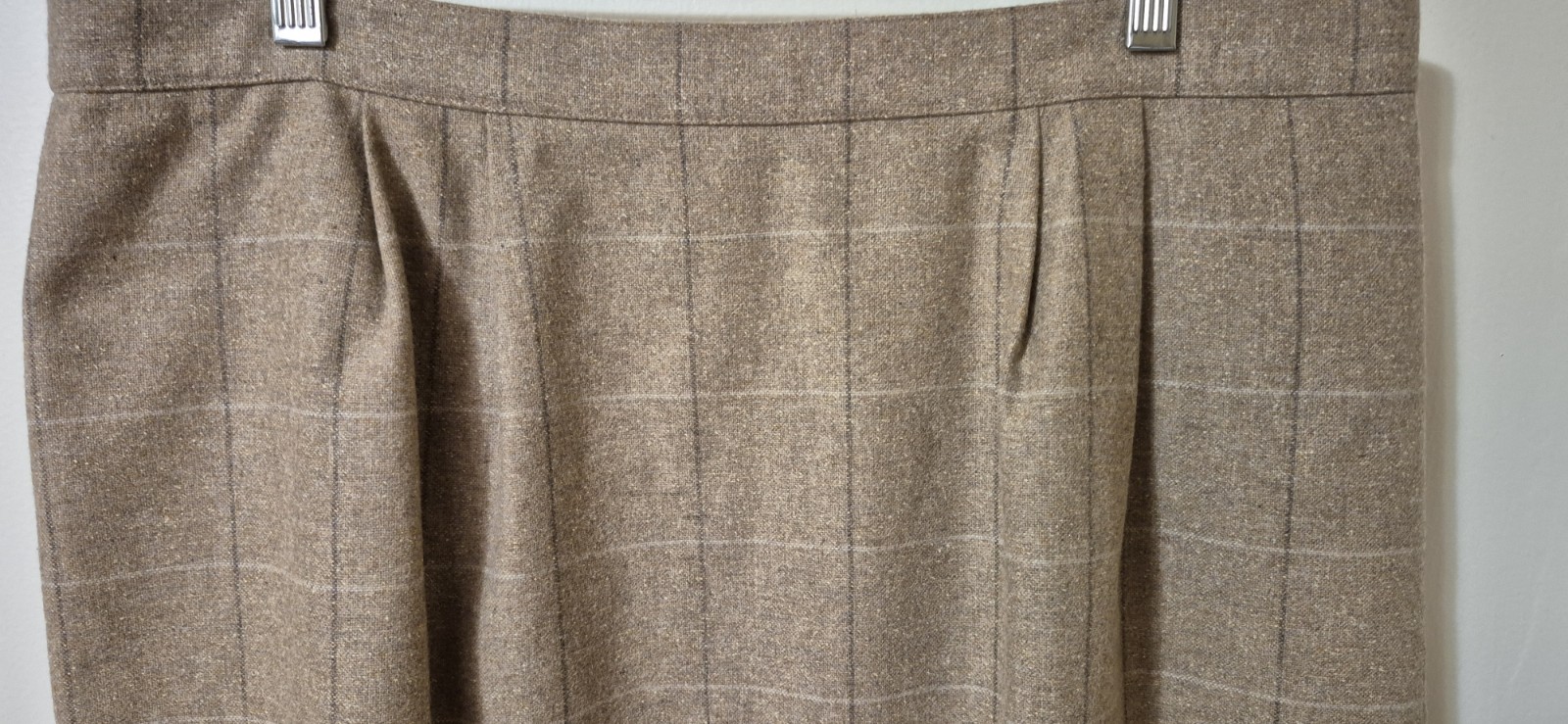 Le Suit   Wool Blend  Suit  Skirt And Long Jacket    Size 16 W