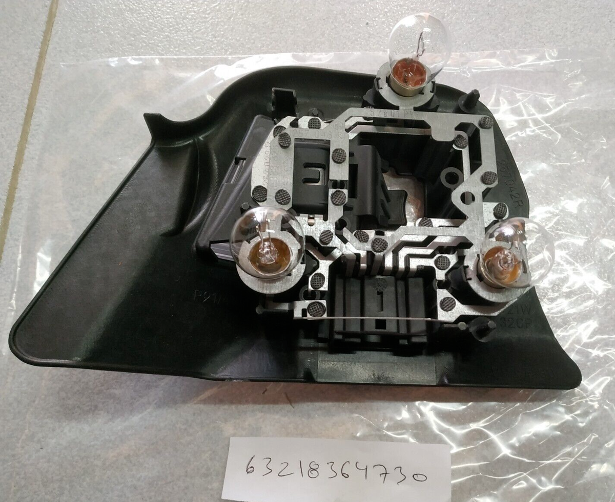 BMW E46 tail light bulb socket right side panel !NEW! OEM
