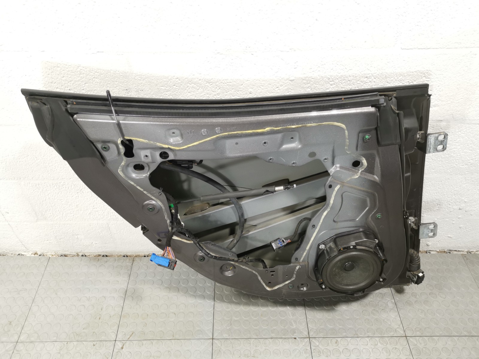 Maserati Ghibli 2019 M156E RWD 3.0 L Rear Left Door Shell Gray Color HP0896 OEM