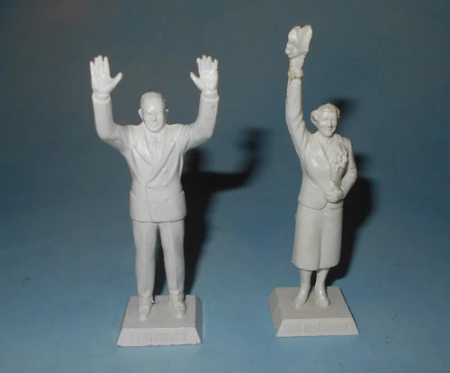 Vintage 1950s Marx 60mm Plastic Dwight & Mamie Eisenhower Victory Pose Figures
