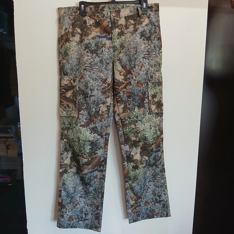King's Desert Shadow Camo Pants Women's 10 (36x32) Cargo Hunter Series Pink Logo - Image 2 of 4