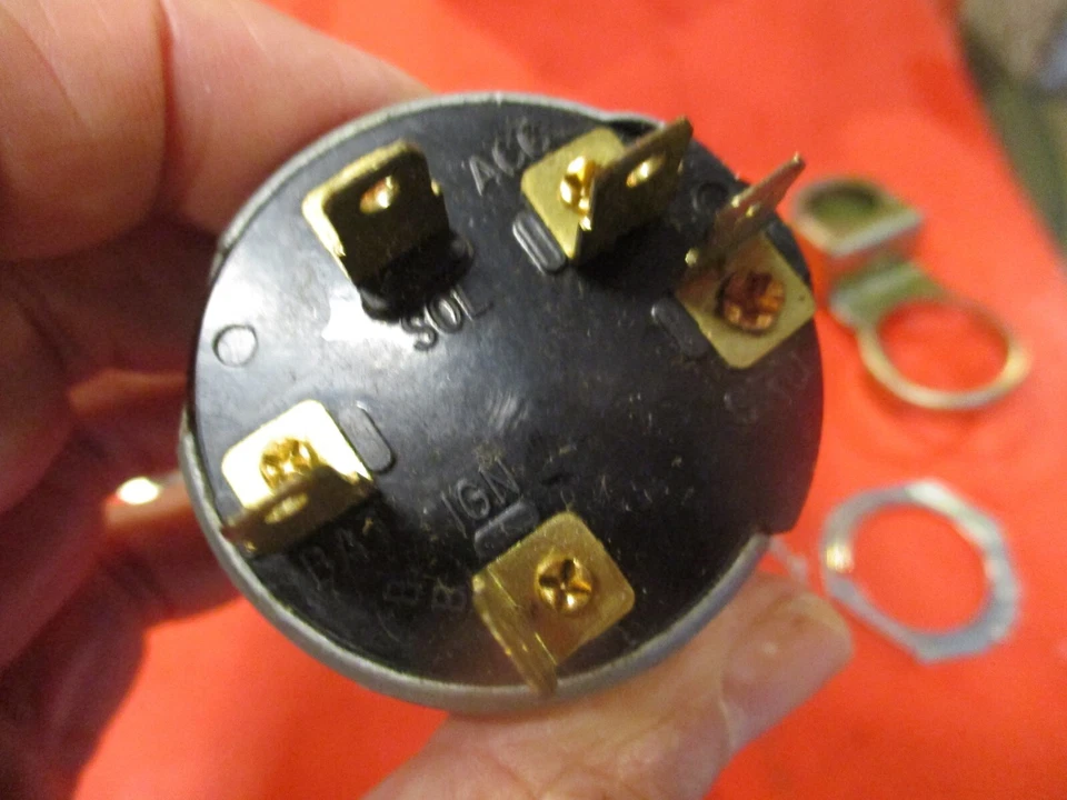 CHEVROLET C/K-10-20-30-GMC 1961-66/ IMPALA 61-63 Ignition SWITCH KEY-BEZEL= - Image 2 of 4