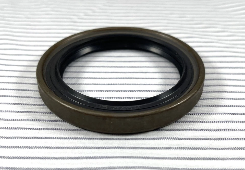 Sello de rueda CR/SKF 19628 posición delantera para camioneta Isuzu 88-95 Chevy LUV 97-05 Foto 3 de 4