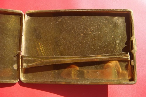 ANTIGUO ESTUCHE PARA CIGARRILLOS ART DECO NEGRO Y DORADO LATÓN SUPERIOR - Imagen 13 de 18
