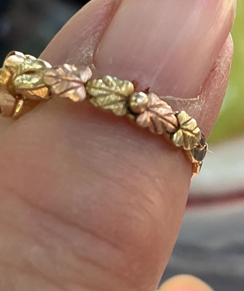 B,H,G landstroms Tri Colorhalf Hoop Earrings Vintage 10K.12K Leaves - Image 2 of 4