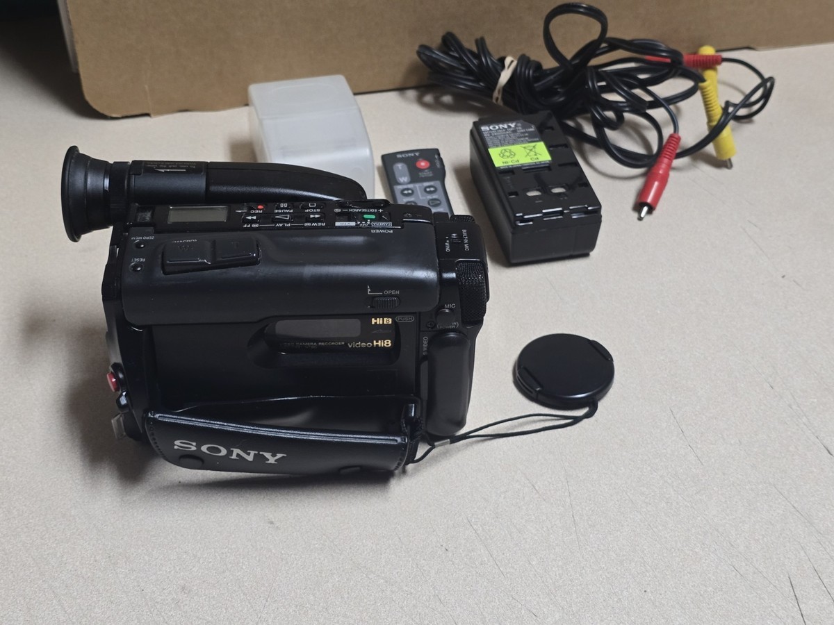 Vintage Sony Handycam CCD-TR5 Video 8 Tape Camcorder w