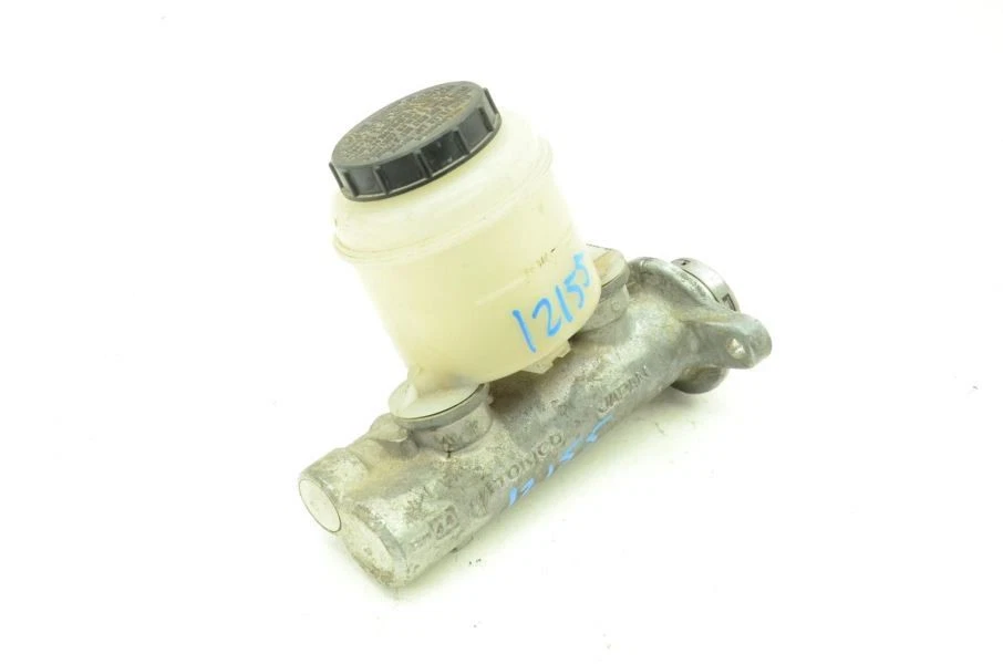 Nissan 300ZX Z31 1984-1985 2+2 cilindro maestro de freno Foto 2 de 4