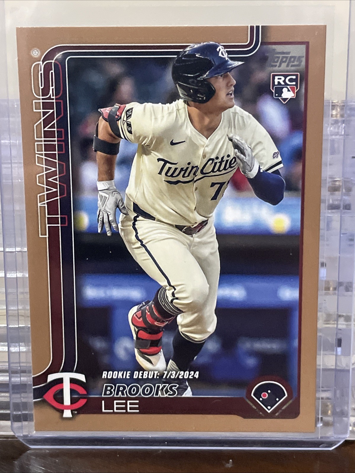 2025 Topps Baseball Update Series Brooks Lee #US243 Gold Parallel /2025 RC Twins