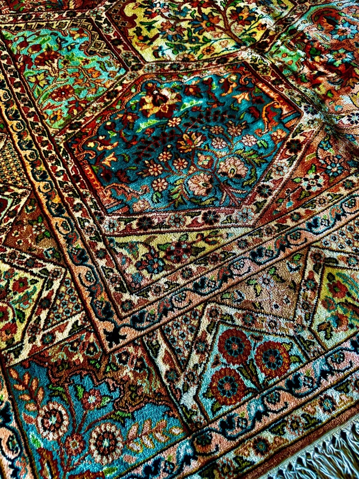 Luxury Kashmiri Hand-Knit Silk Carpet - Anchar Hamadan Design 50"x75", Brand New - Image 3 of 4